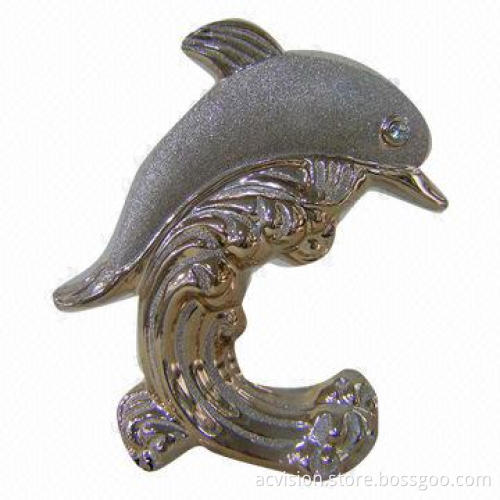 Ceramic animal-shaped home decoration in silver color